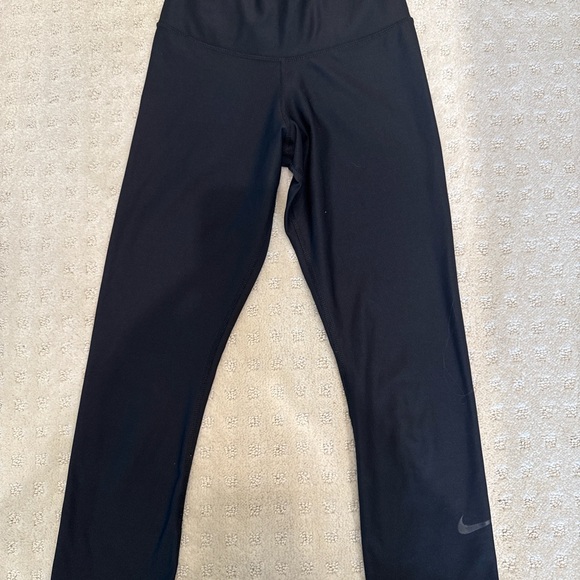 Nike Dri-FIT Black High Rise Capri Leggings | XS - Picture 2 of 5